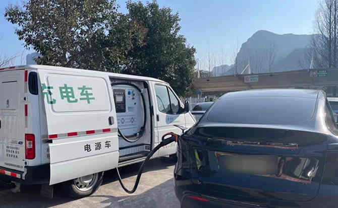 大宁汽车搭电